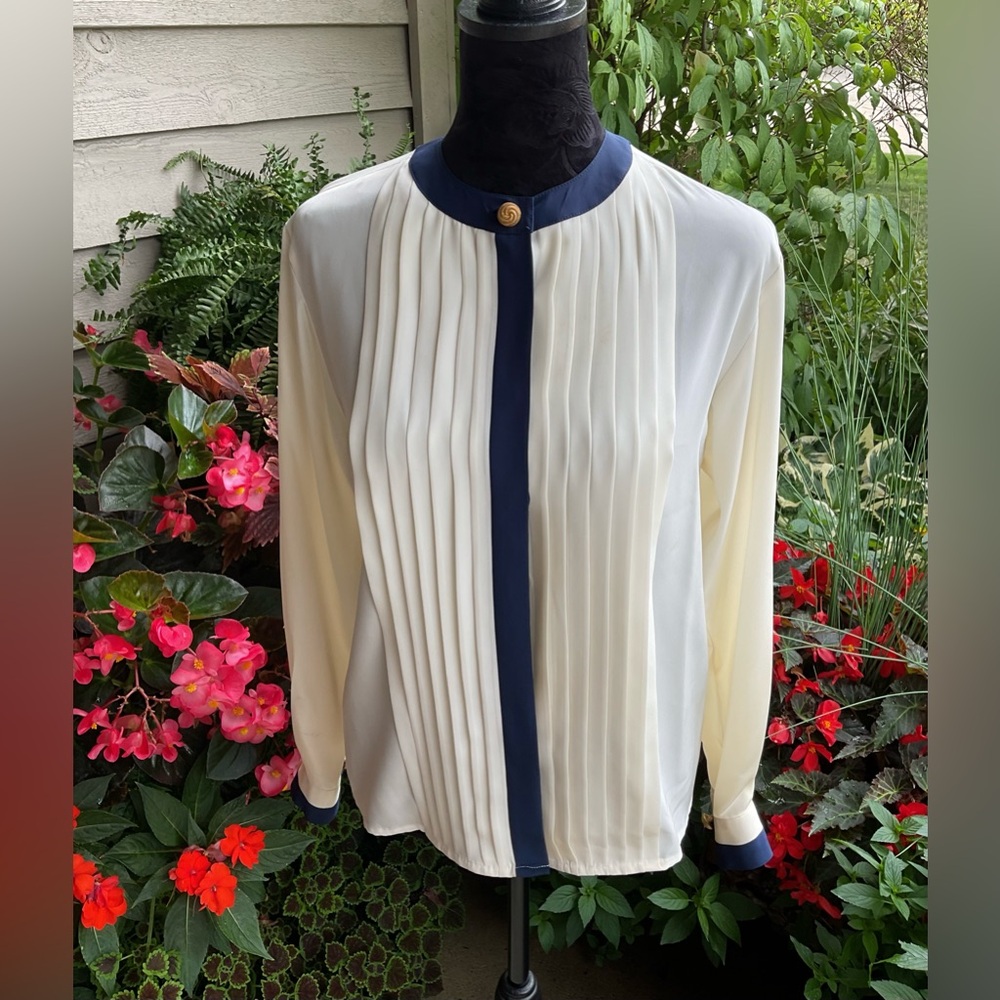 Evan Picone Pettite Pleated Blouse - EUC